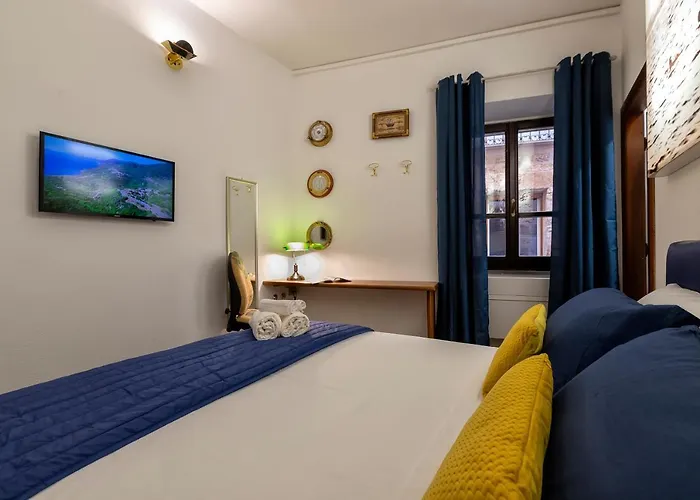 La Colonial Rooms