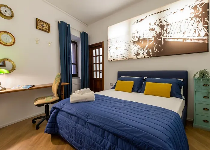 La Colonial Rooms